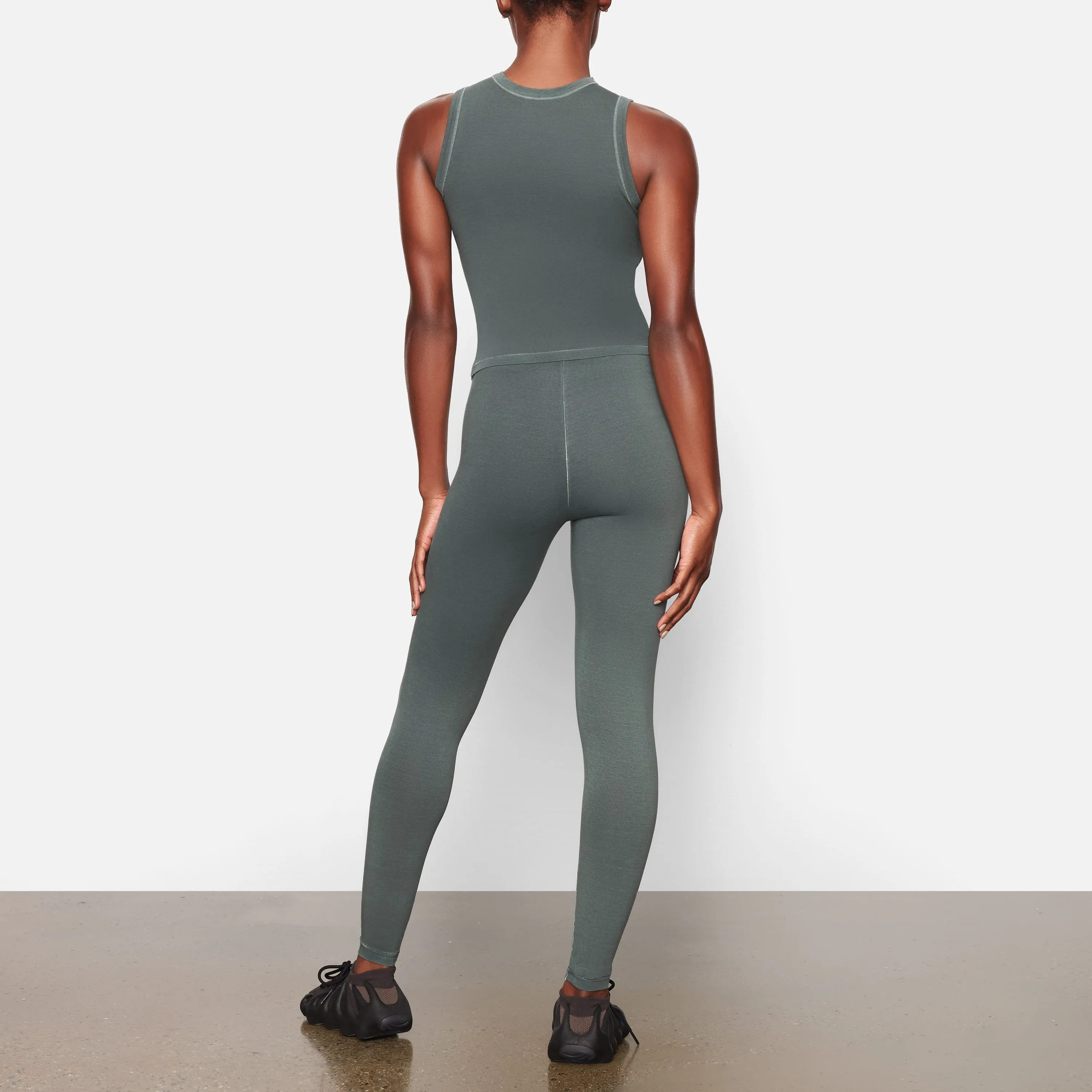 OUTDOOR BASICS CREW NECK TANK | MALACHITE