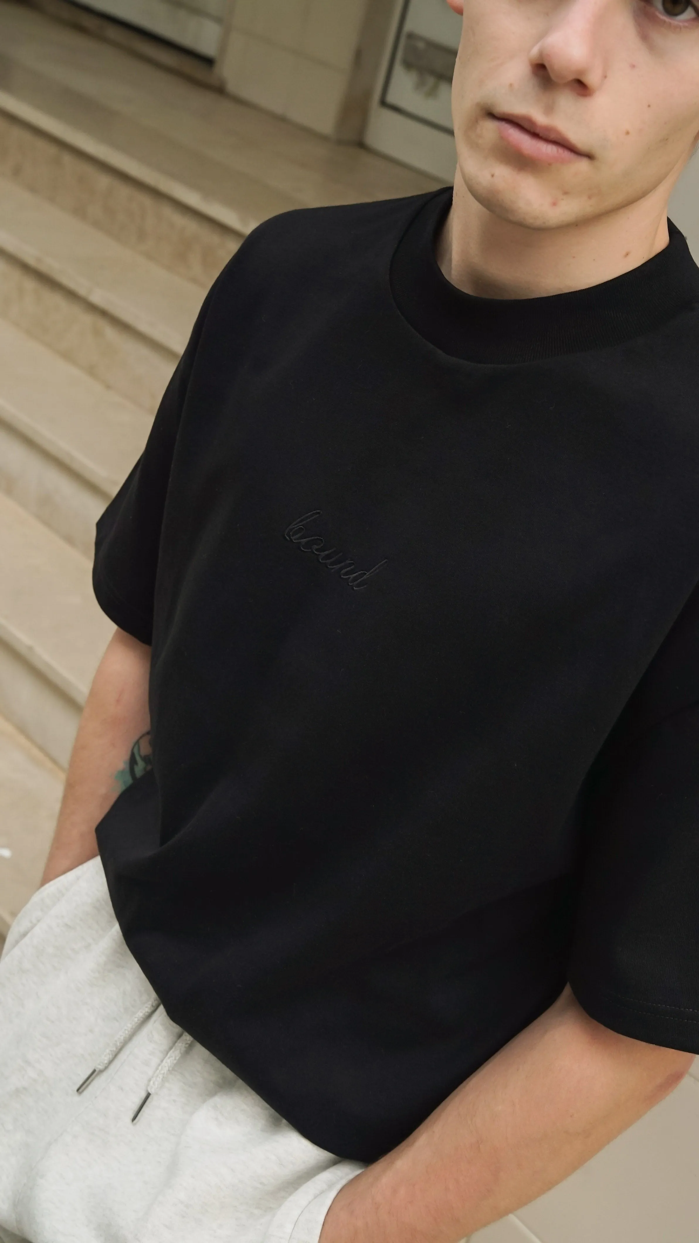 SUSTAIN BLACK TEE