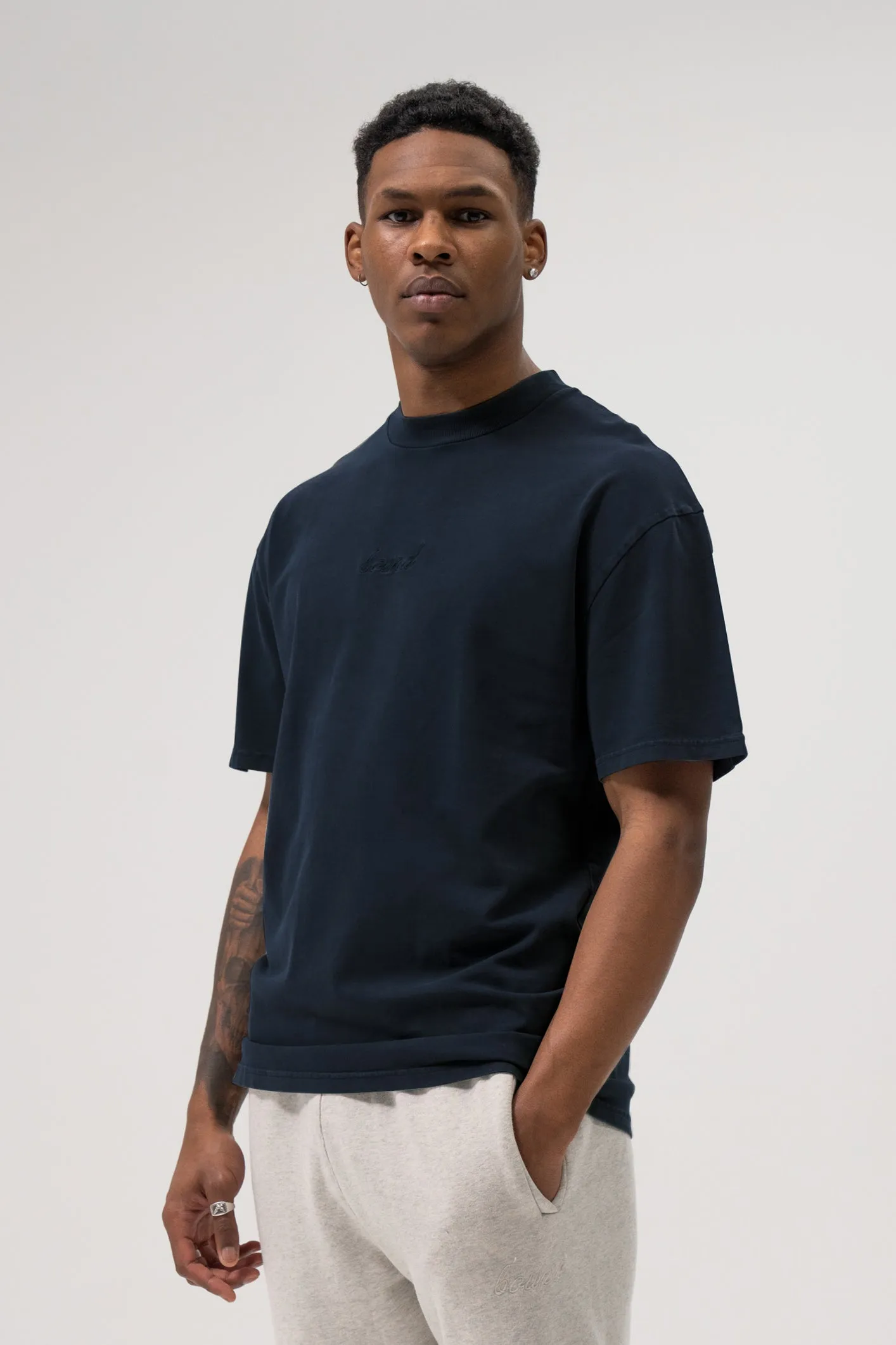 SUSTAIN NAVY TEE