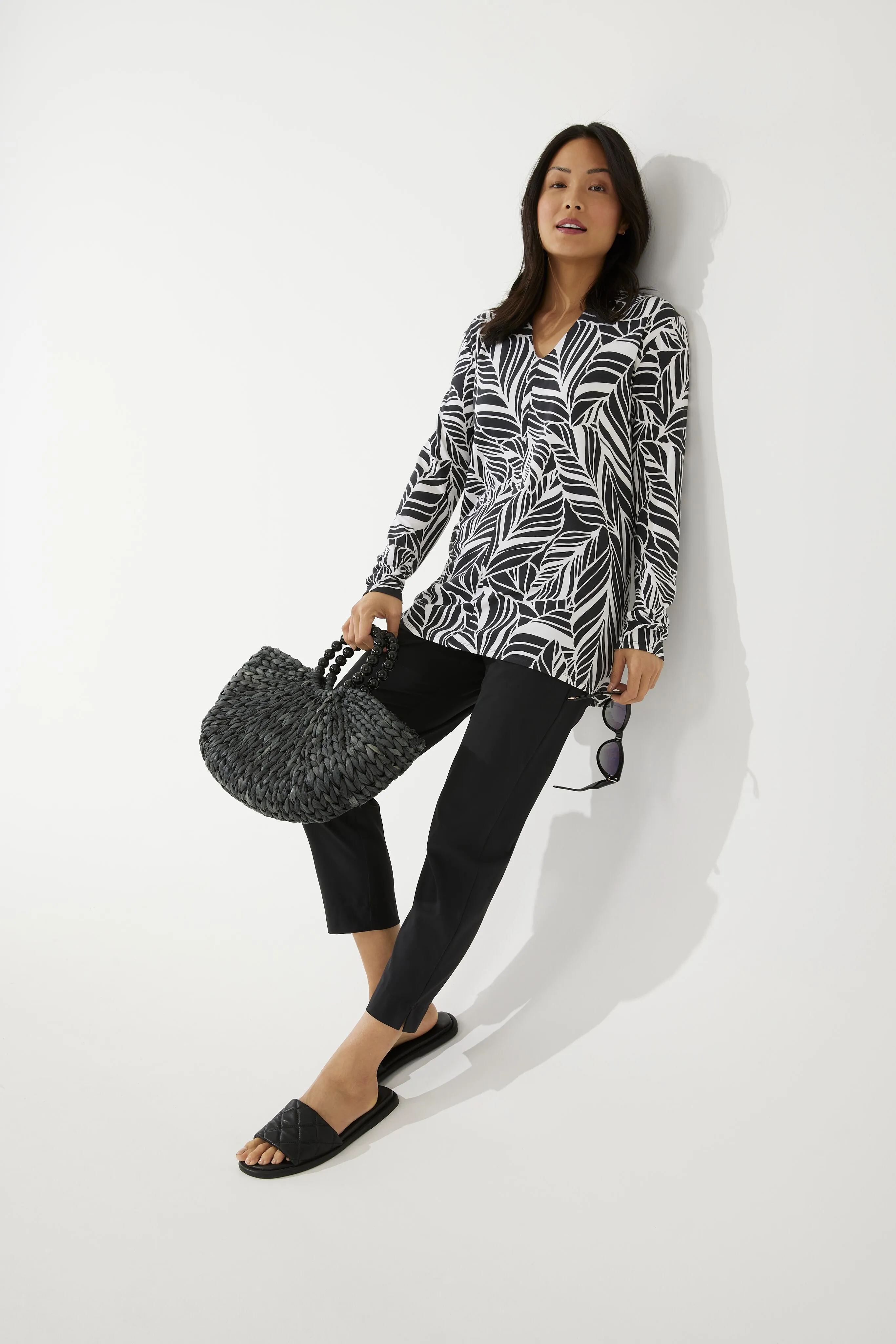 Women's Thera Tunic Top  |  Black/White Coconut Palm